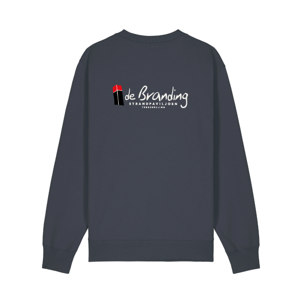 Uniseks sweater van Strandpaviljoen De Branding, duurzaam gemaakt van biologisch katoen en gerecycled polyester, met eilandlogo op de borst.